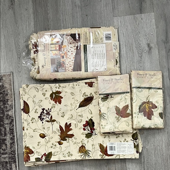 Kemp & Beatley Leaf Print Table Linens - Picture 1 of 5